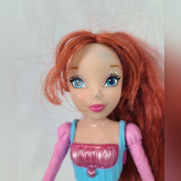 2012 Winx Club Magic Wings Bloom Doll- Marking On Face - Picture 2 of 4